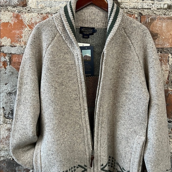 NWT Pendleton Salmon Falls Lambswool Cardigan
Zip up Size Small woolen mills - Picture 11 of 16